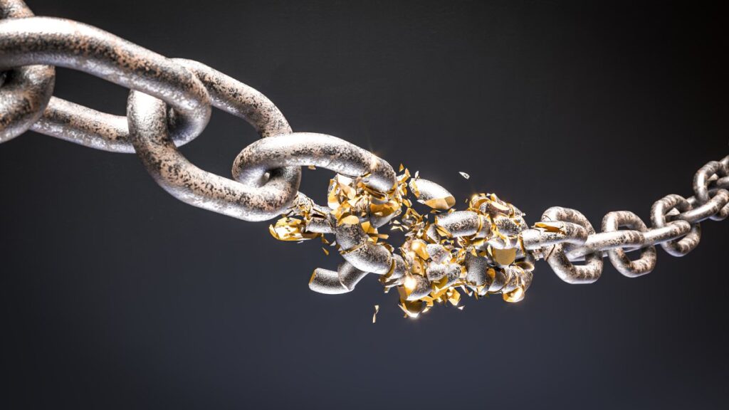 corrente sendo quebrada - Esboço de Pregação Quebra de Maldição