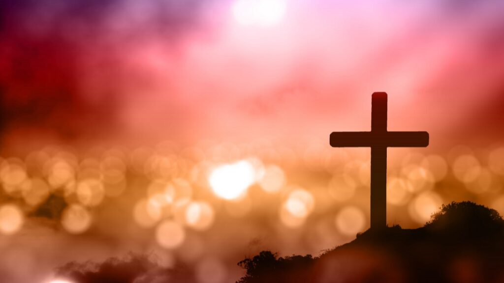 Cruz iluminada representando o grande amor de Deus em João 3:16 para esboço de pregação